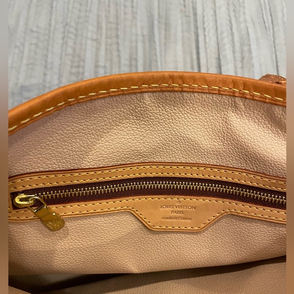 Genuine Vintage Louis Vuitton Bucket bag PM
Height 10.5” width 6.25” base 8.75” - Picture 7 of 16